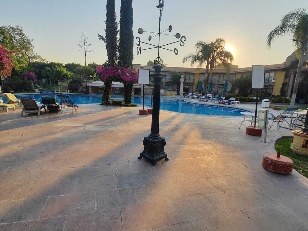 Gran Hotel Hacienda De La Noria Ακουασκαλιέντες Εξωτερικό φωτογραφία The pool at the hotel